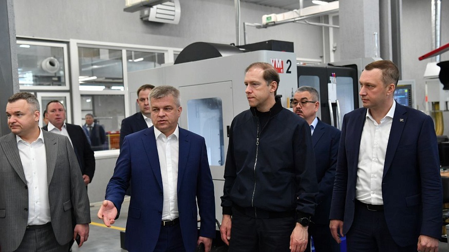 В Саратовскую область прилетел вице-премьер Денис Мантуров