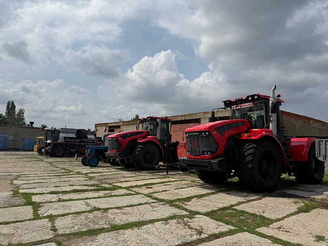 В Саратовской области обучают трактористов-машинистов в первом учебном центре России