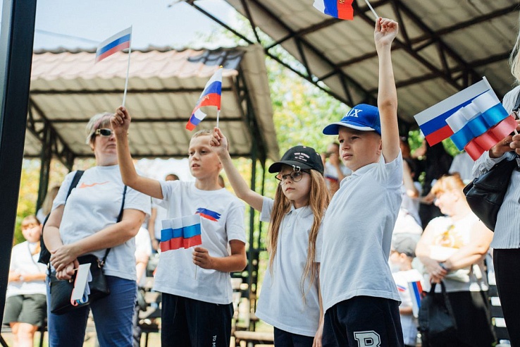 В "Национальной деревне" прошла акция для детей "Символы российского единства"
