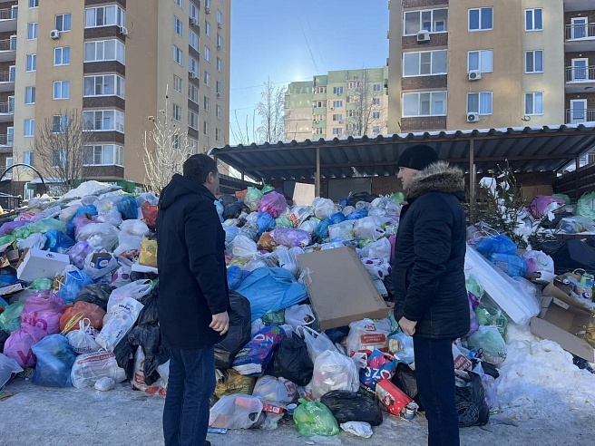 Чиновники раскритиковали "Ситиматик" за мусорные завалы в Саратове