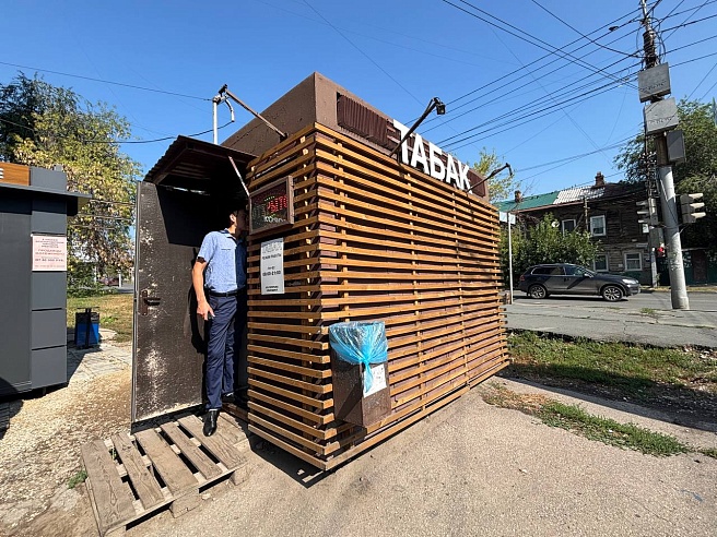 В центре Саратова чиновники нашли незаконные ларьки