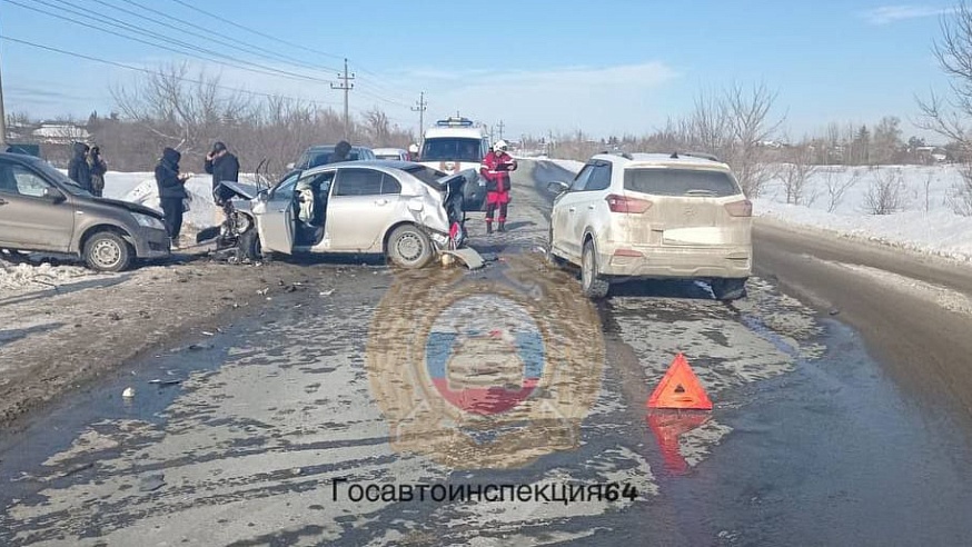 В массовом ДТП в Заводском районе Саратова пострадали трое