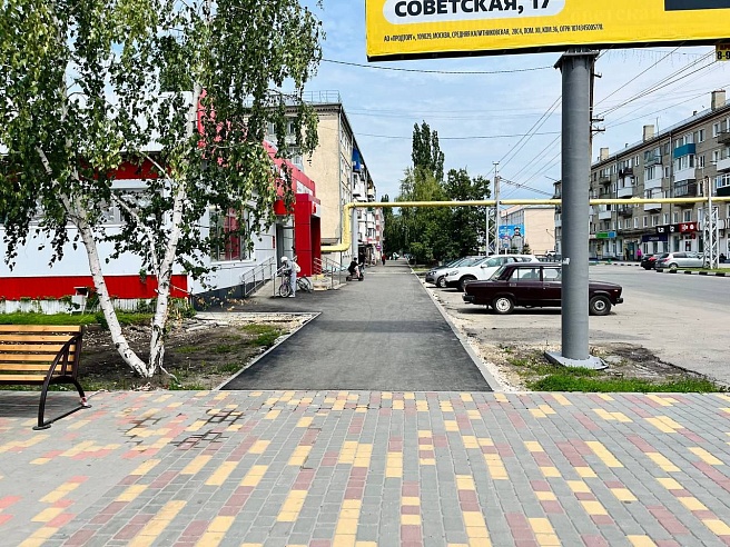 В центре Калининска и Романовки отремонтировали тротуары 