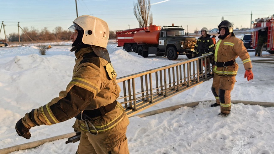 Под Саратовом горел цех по изготовлению ячеек для яиц