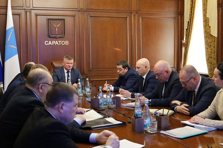 В Саратове повысится безопасность дорожного движения за счет опила деревьев и установки светофоров