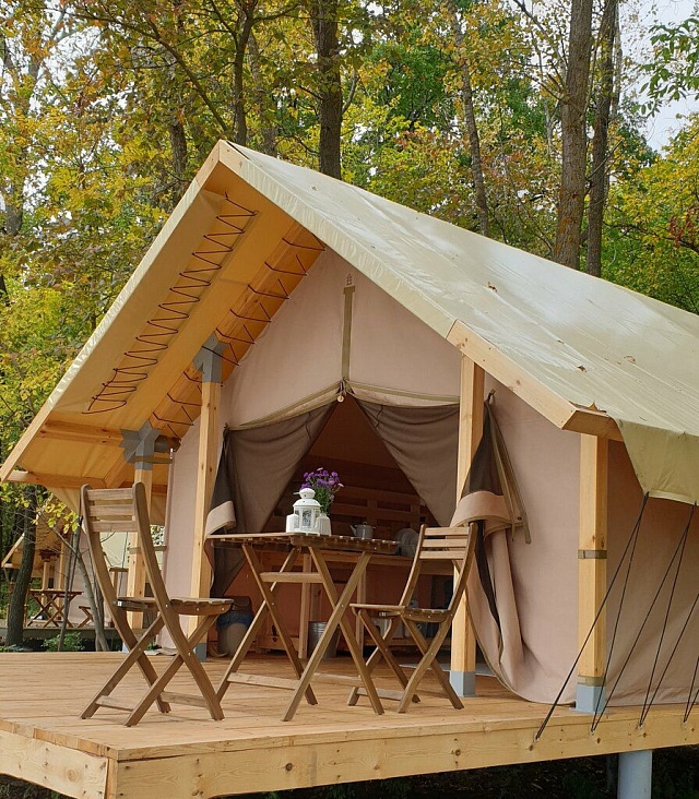 Саратовская область вошла в тройку лидеров в ПФО по финансированию строительства глэмпингов