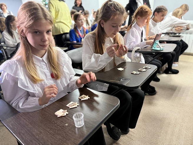 Саратовские школьники изготовили обереги для водителей