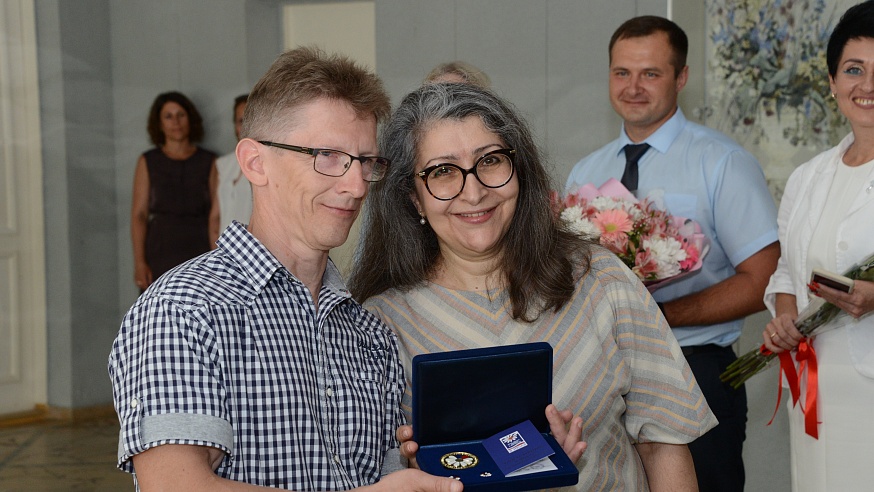 Семье сотрудников Балаковской АЭС вручили медаль "За любовь и верность"