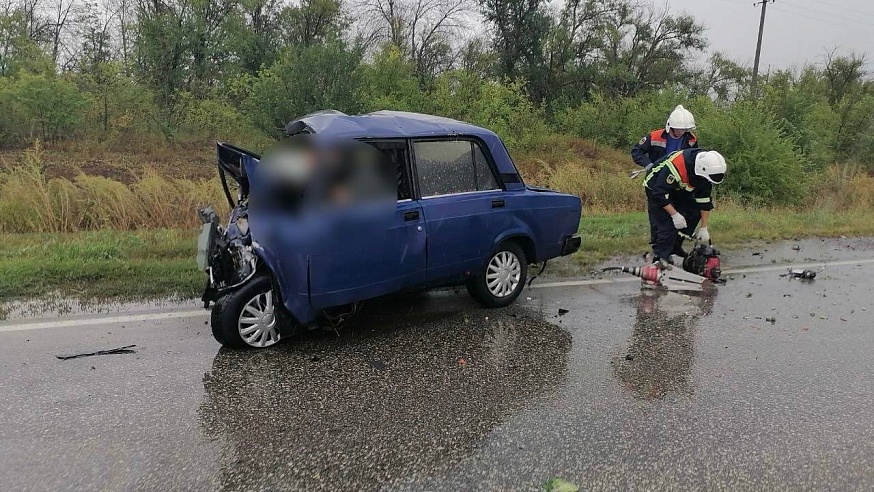 В ДТП под Марксом два человека погибли и один пострадал
