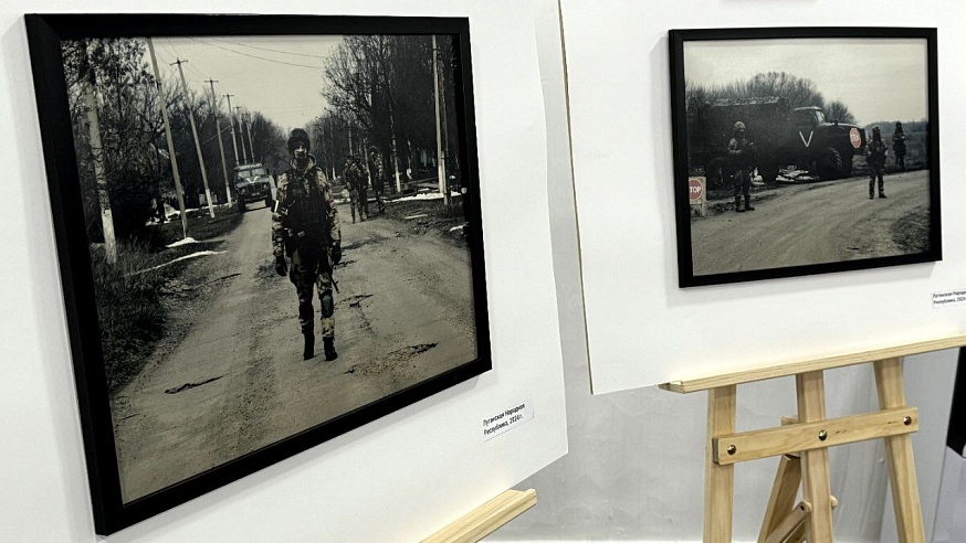 В Штабе общественной поддержки Саратовской области состоялось открытие фотовыставки "В зоне СВО"
