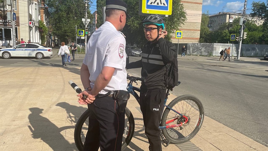 В Саратове поймали более 100 нарушителей на велосипедах и самокатах 