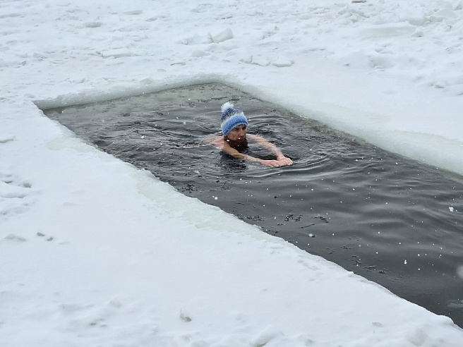 Саратовские моржи ныряют за молодостью и здоровьем