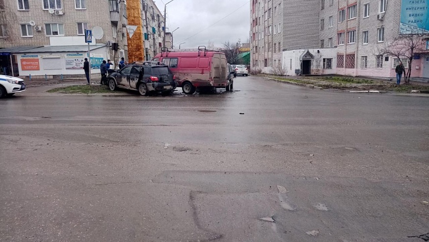 В массовом ДТП в Вольске пострадал 4-летний ребенок