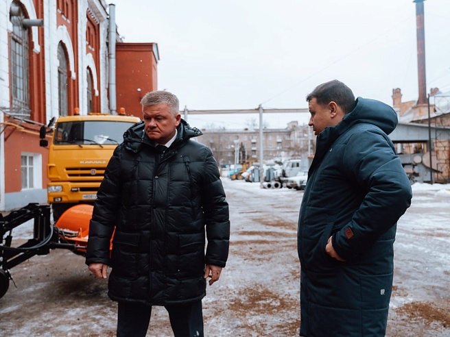 В Саратов поступила новая техника для расчистки трамвайных путей