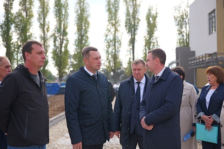 В строящейся поликлинике в Энгельсе начнут устанавливать мебель