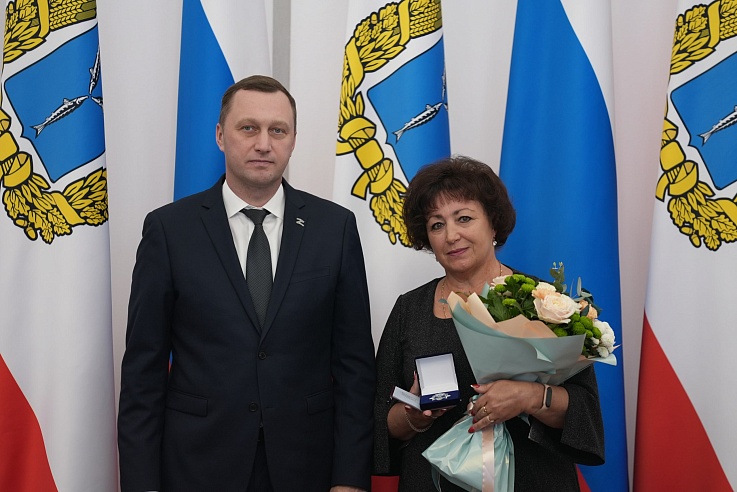 ﻿В преддверии Дня матери жительниц Саратова наградили "За достойное воспитание детей"