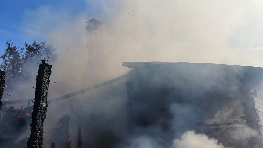 В Волжском районе саратовцы эвакуировались из горящего дома
