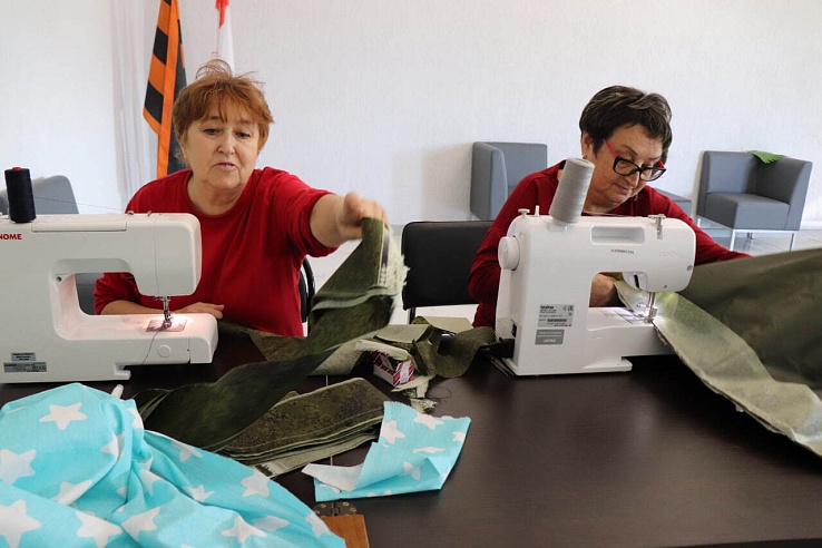 Саратовские волонтеры отправят на фронт большое антидроновое одеяло