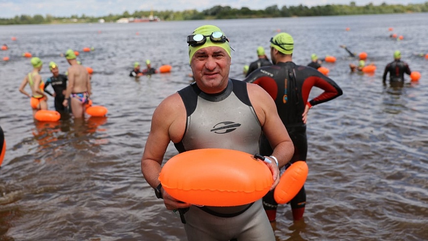 Бывший глава саратовской полиции обновил рекорд по заплыву на открытой воде