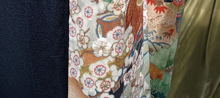 В Саратове коллекцию старинных платьев выставили в торговом центре    