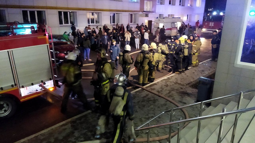 В Саратове горит общежитие, есть пострадавшие