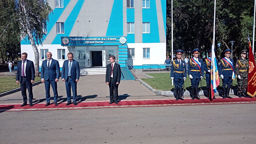 Вице-премьер и полпред президента осмотрели Гагаринский аэроклуб