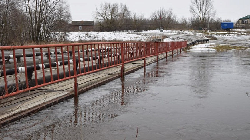 Аткарск воды. Мост на реке. Паводок. Паводки в Саратовской области, март 2023. Военные низководные мосты.
