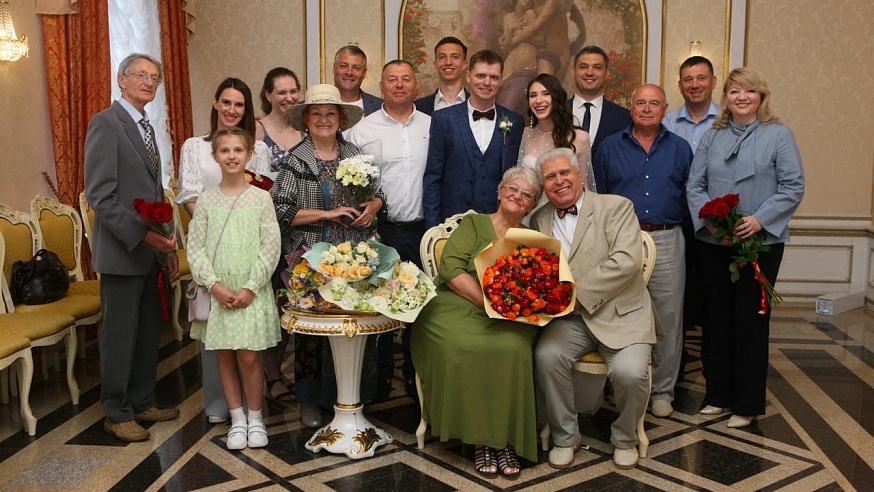 В Саратове "золотую" свадьбу отметила пара с 20 детьми