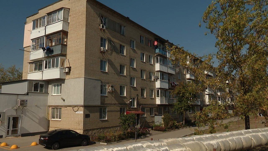 В Ленинском районе уже пять месяцев не ремонтируют провалившуюся дорогу