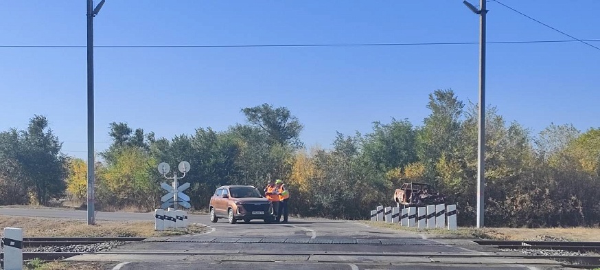 Водителям в Саратовской области напомнили о правилах пересечения железнодорожных переездов