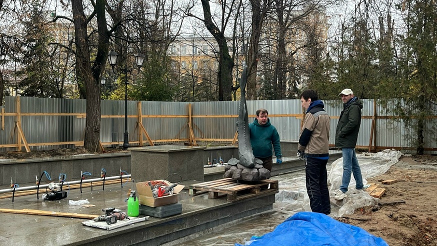 Скульптура фонтана "Рыбка" сделана из устойчивого к ультрафиолету материала