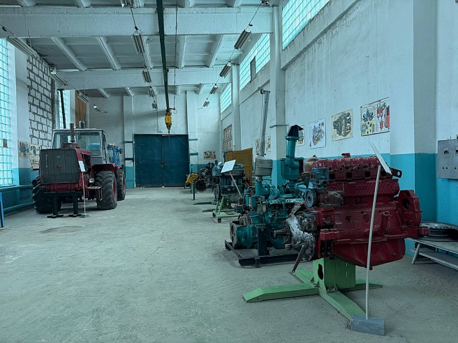 В Саратовской области обучают трактористов-машинистов в первом учебном центре России