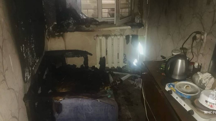 В Балакове 35-летний мужчина отравился дымом на пожаре в своей квартире