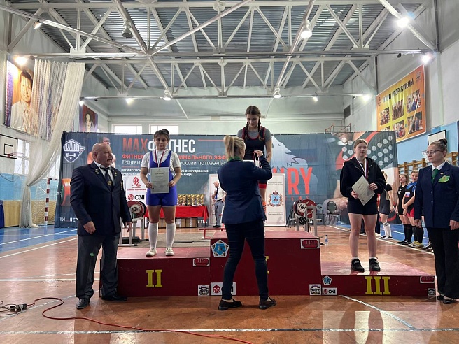 Саратовцы завоевали медали на Всероссийских соревнованиях по пауэрлифтингу