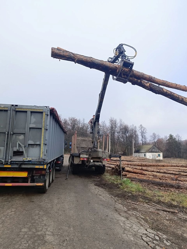 Саратовские волонтеры передали на фронт мотоциклы, продукты питания и строительные материалы