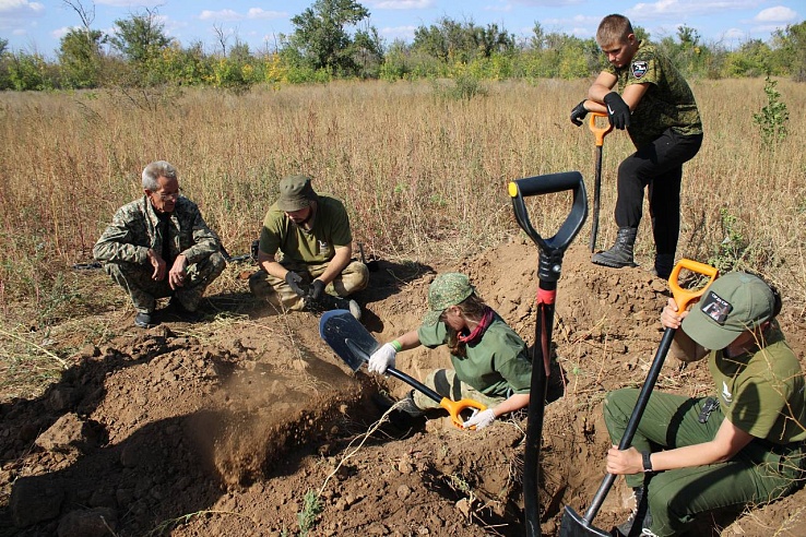 Саратовские поисковики подняли останки 24 советских воинов