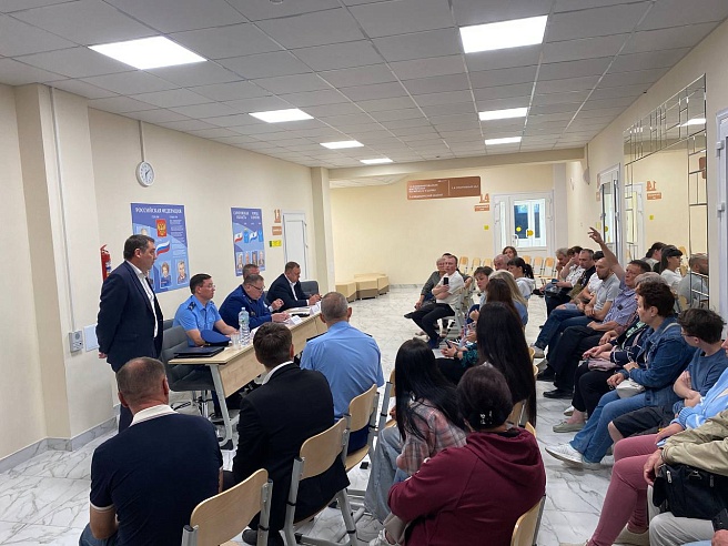 Жители четвертого подъезда обрушившегося дома на Блинова до сих пор не могут вернуться в свои квартиры