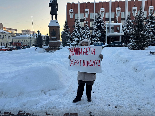 Саратовцы перед судом вышли в защиту строительства школы в Молодежном