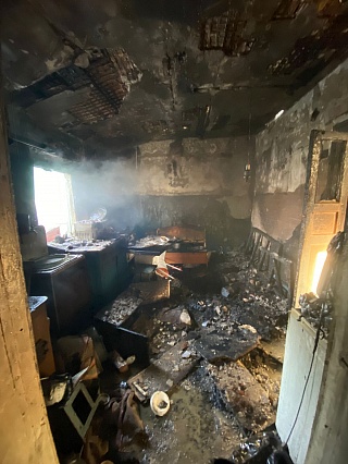 При пожаре в четырехквартирном доме погиб мужчина