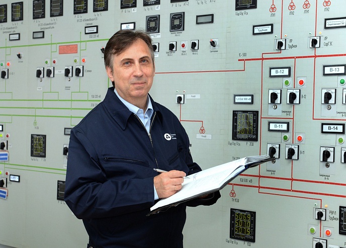 Имя заместителя главного инженера Балаковской АЭС Виктора Пустынникова занесено на областную Доску почета 