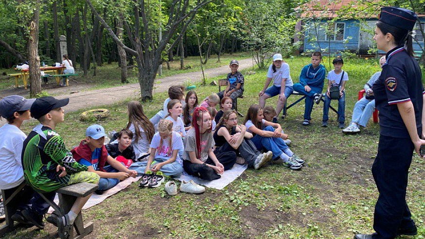 В рамках акции "Каникулы с Общественным советом" полицейские посетили детский оздоровительный лагерь "Восход"