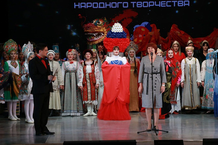 На "Русско-Китайской палитре" в Саратове собрались 1,5 тыс. артистов