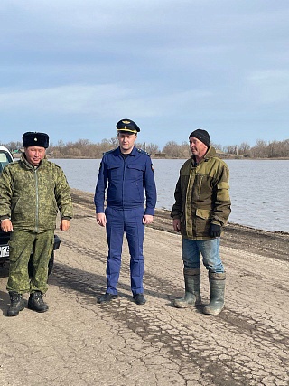 Паводок: в Саратовской области действуют семь лодочных переправ