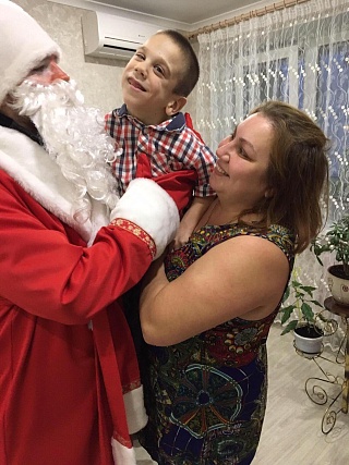 Саратовские волонтеры ищут костюмы Деда Мороза и Снегурочки