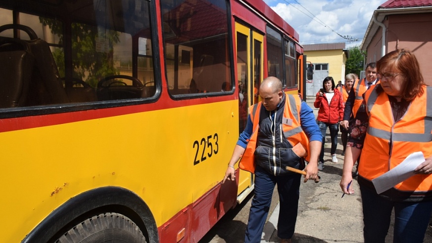 Лучший водитель троллейбуса представит Саратов на конкурсе в Омске
