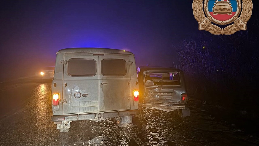 В Саратовской области в ДТП с припаркованными авто пострадали водитель и пешеход