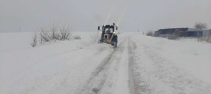 Саратовские дороги расчищали более 400 единиц техники