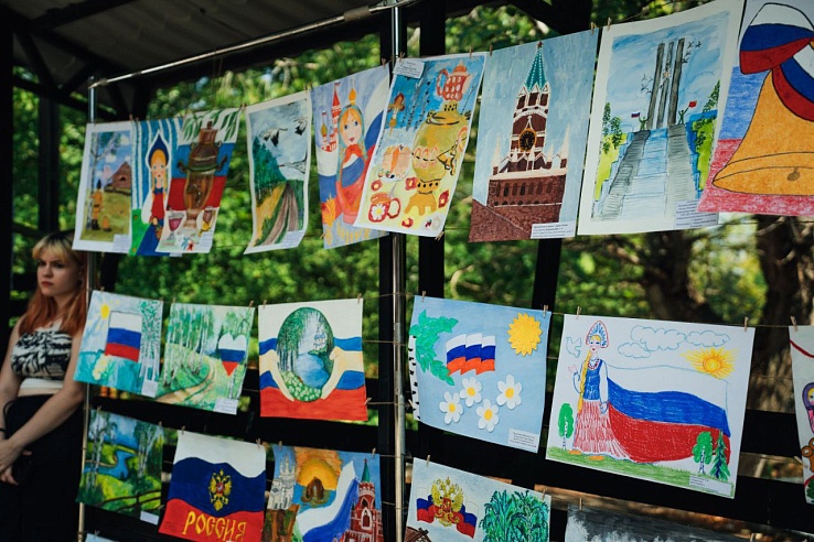 В "Национальной деревне" прошла акция для детей "Символы российского единства"