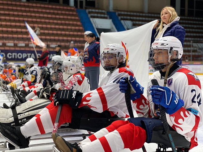 В Саратове начался фестиваль адаптивного хоккея