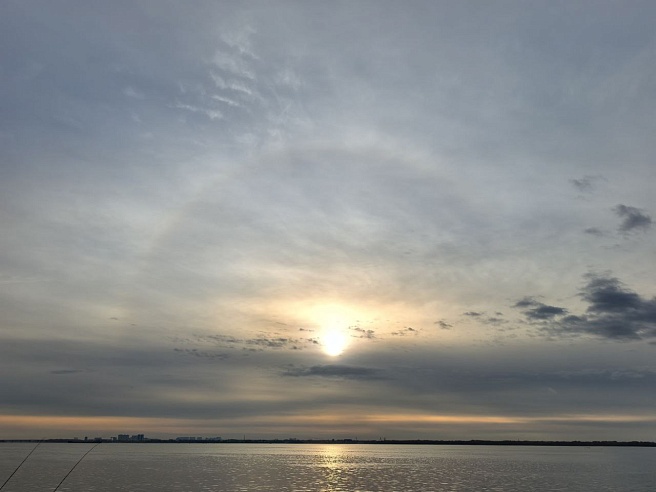 Саратовцы увидели на набережной солнечное гало